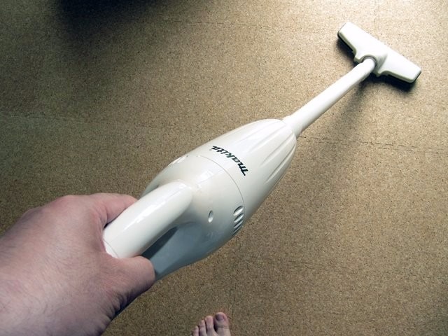 Máy hút bụi dùng pin Makita CL100DZ
