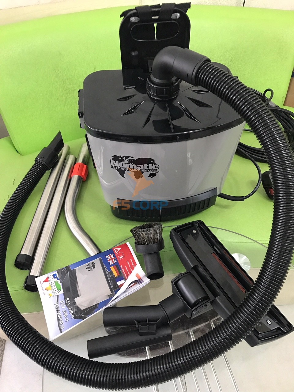 Máy hút bụi không ồn đeo lưng Numatic RSV 130-11 KIT AS30