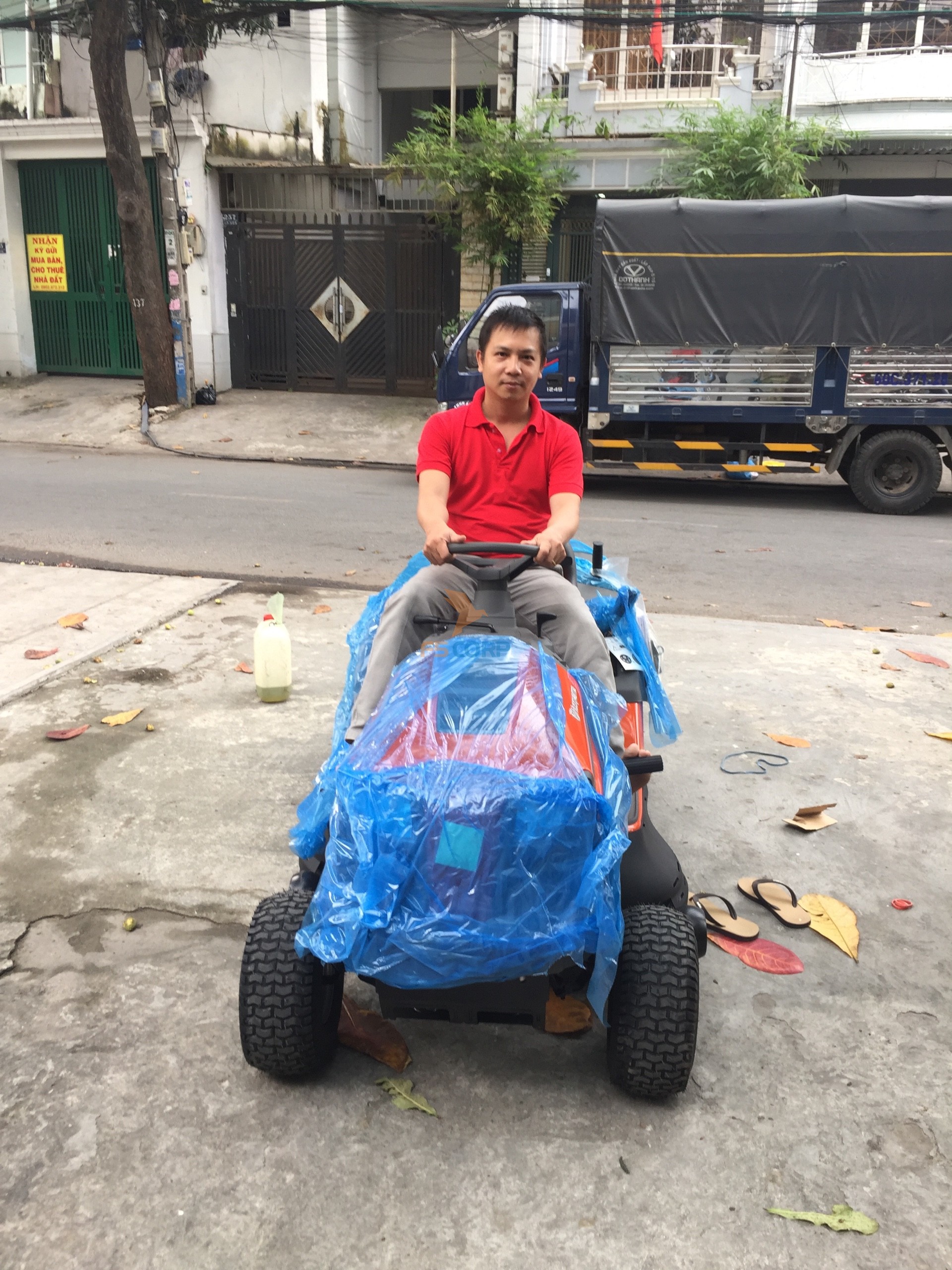 Máy cắt cỏ người lái Husqvarna TC138L
