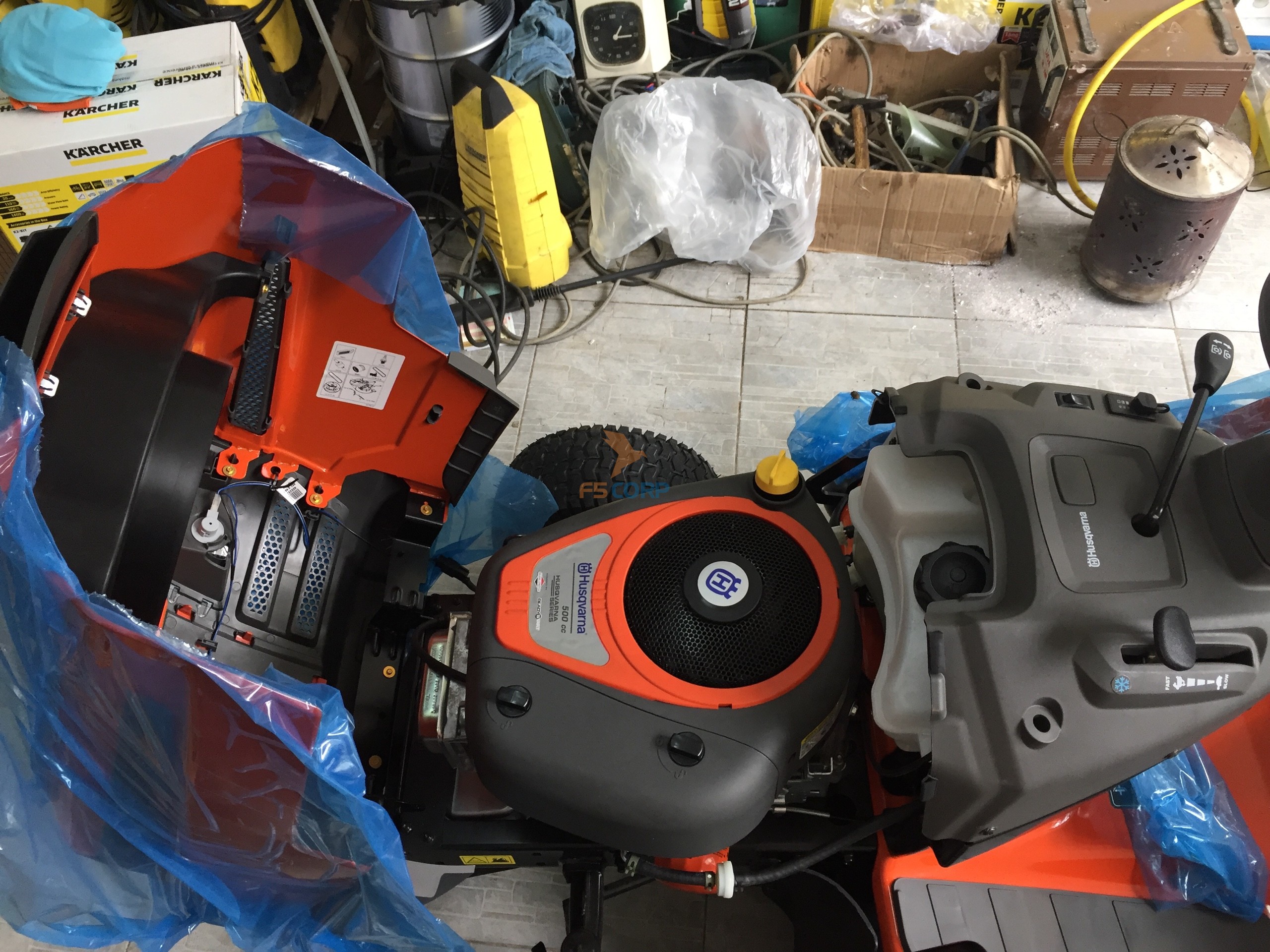 Máy cắt cỏ người lái Husqvarna TC138L