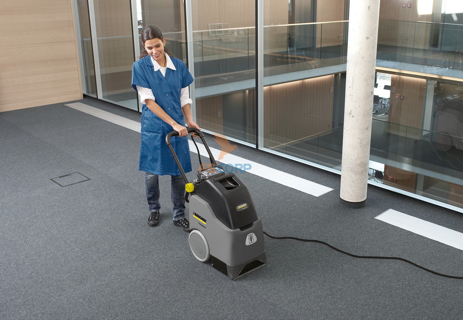 Máy giặt thảm dạng đứng Karcher BRC 30/15 C mã 1.008-057.0