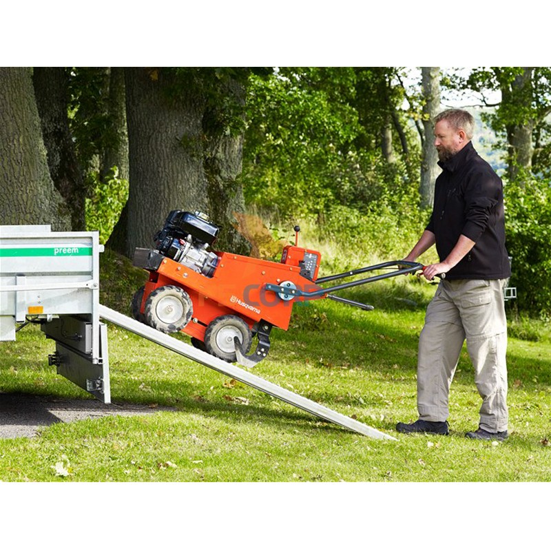 Máy cắt và cuốn cỏ Husqvarna SC18