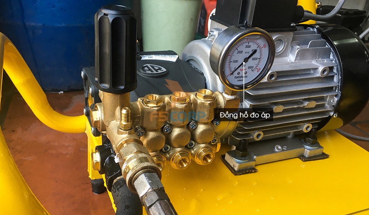 Máy phun xịt rửa xe áp lực cao Urali AR U22-1408