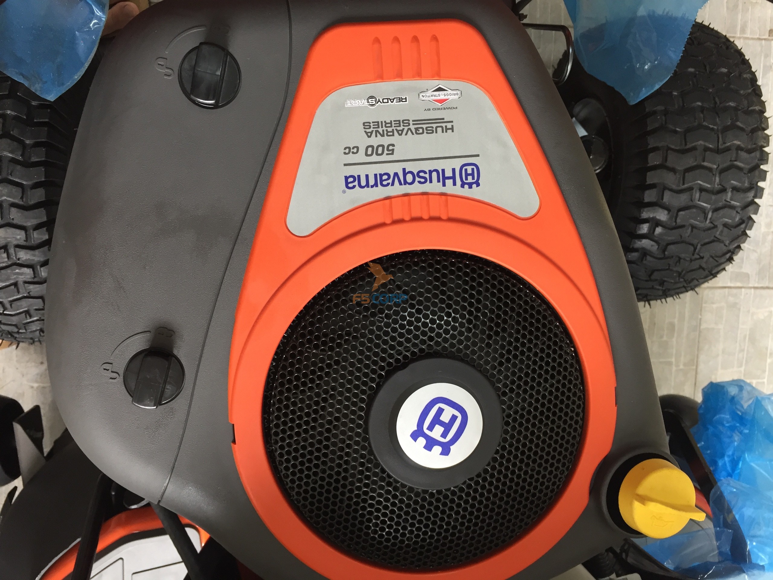 Máy cắt cỏ người lái Husqvarna TC138L