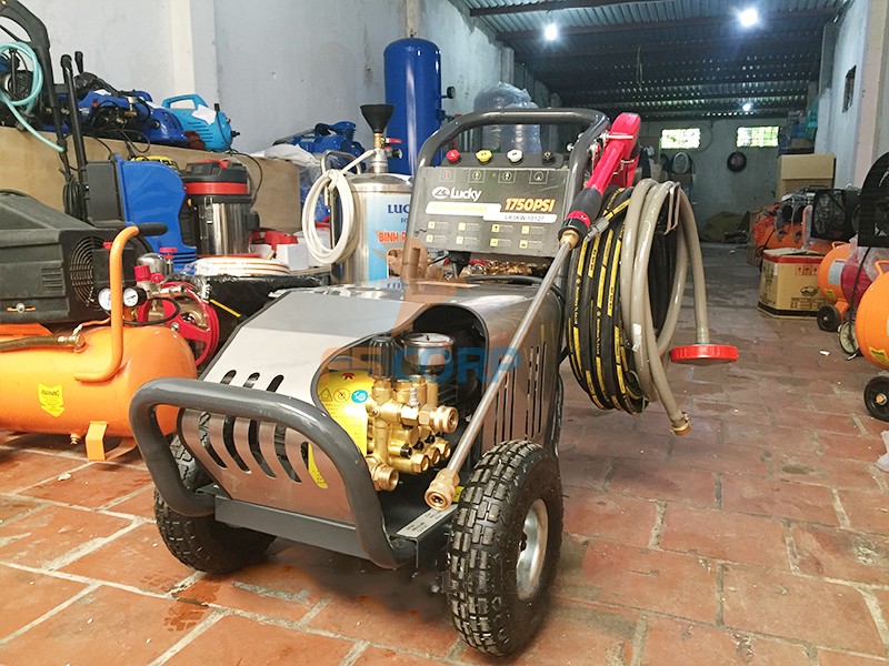 Máy phun áp lực rửa xe Lucky Star 1750PSI
