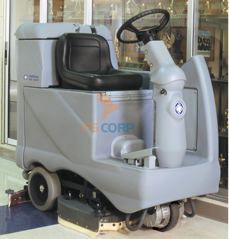 Xe liên hợp quét, hút khô thảm Nilfisk BRX 700 EDS