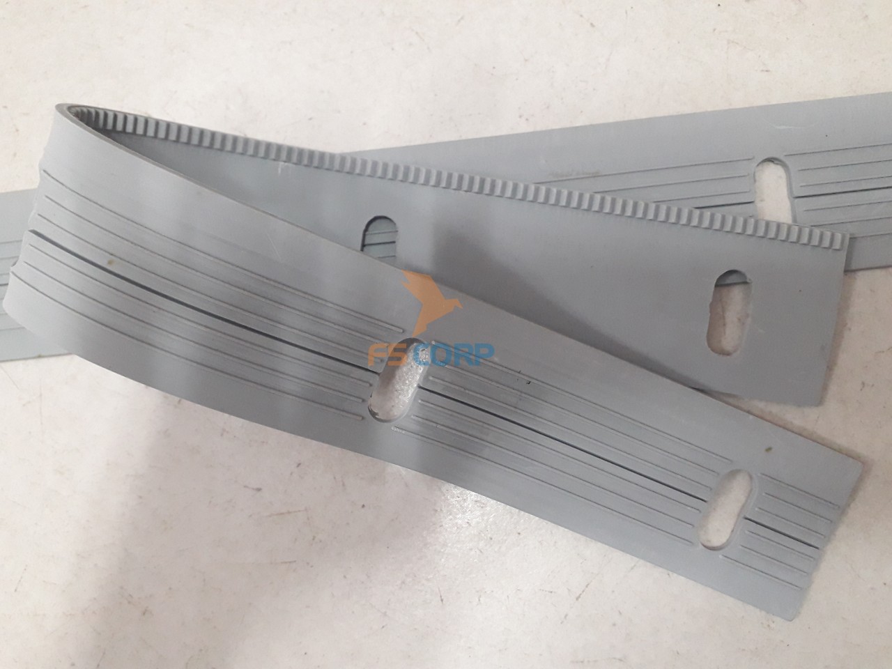 Cặp lưỡi cao su hút nước
