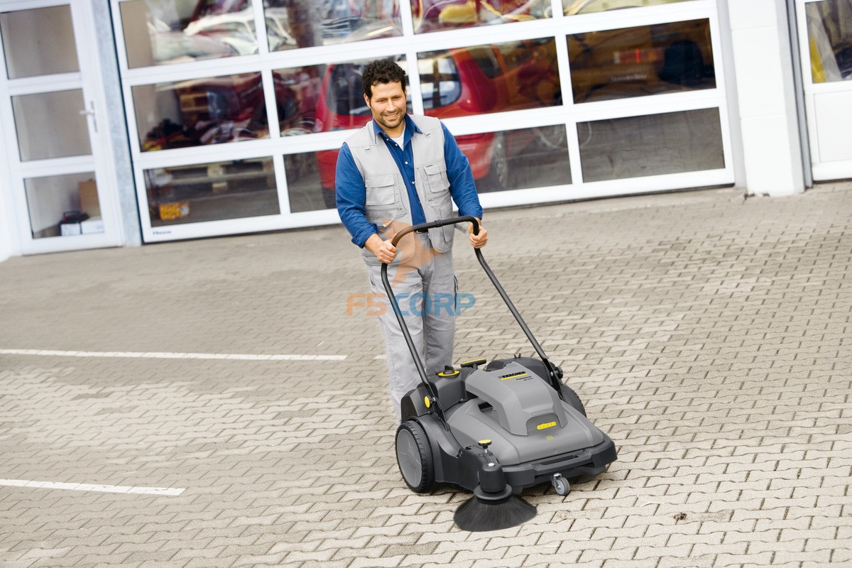 Máy quét rác Karcher KM 70/30 C Bp Pack Adv mã 1.517-213.0