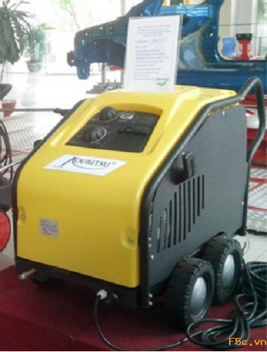 Máy phun hơi nước nóng lạnh Lavor Torrens 1211 chạy dầu diesel