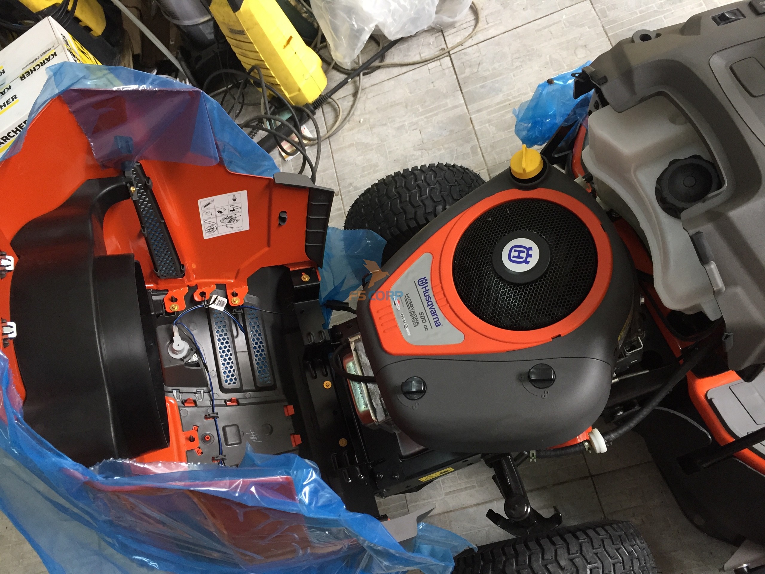 Máy cắt cỏ người lái Husqvarna TC138L