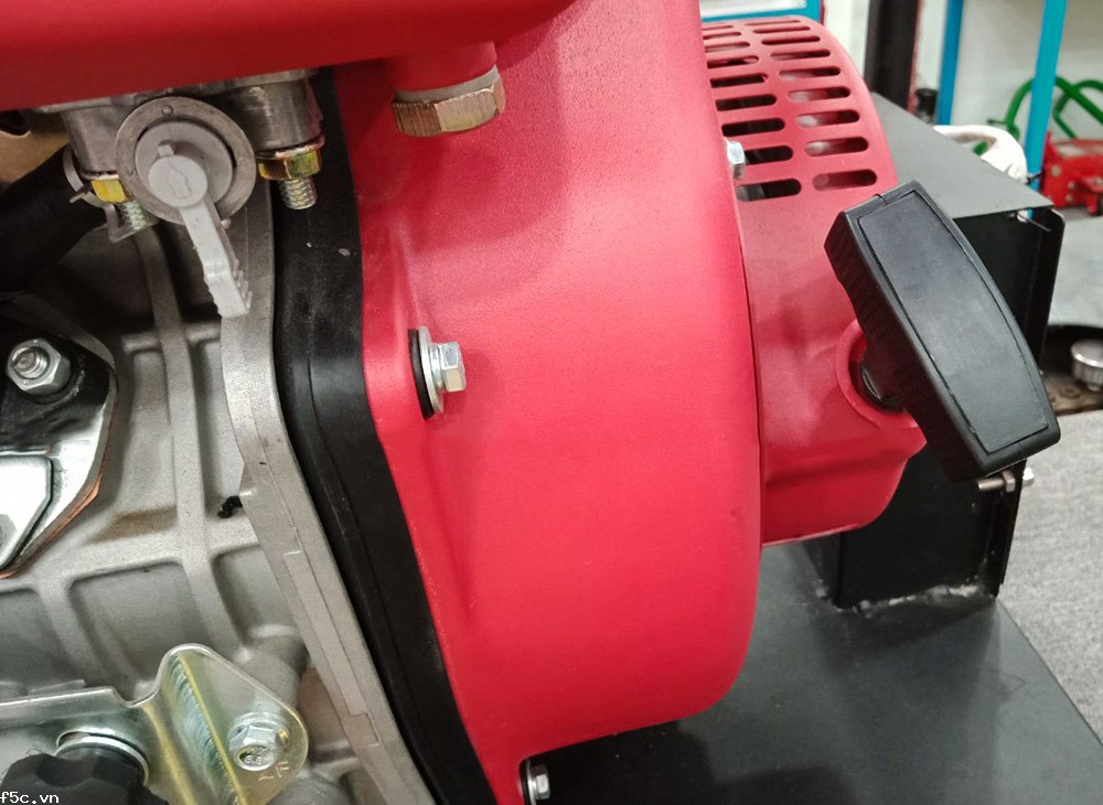 Máy rửa xe cao áp chạy chạy bằng dầu Diesel Projet BT-240