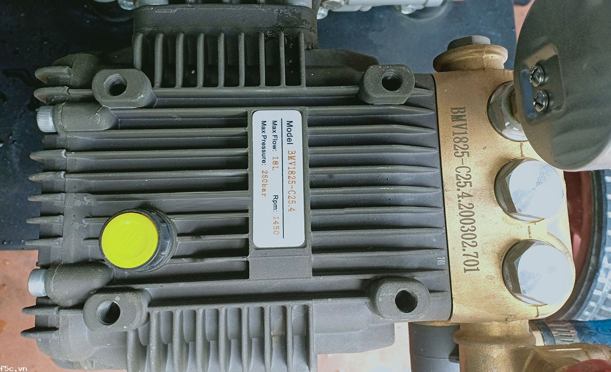 Máy rửa xe cao áp chạy bằng xăng Projet BT-240