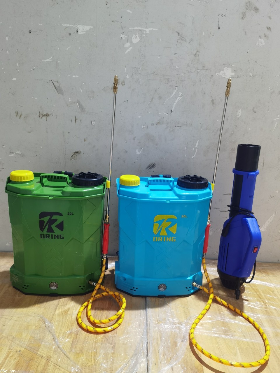 Máy phun thuốc khử trùng kèm súng phun Dring 20L