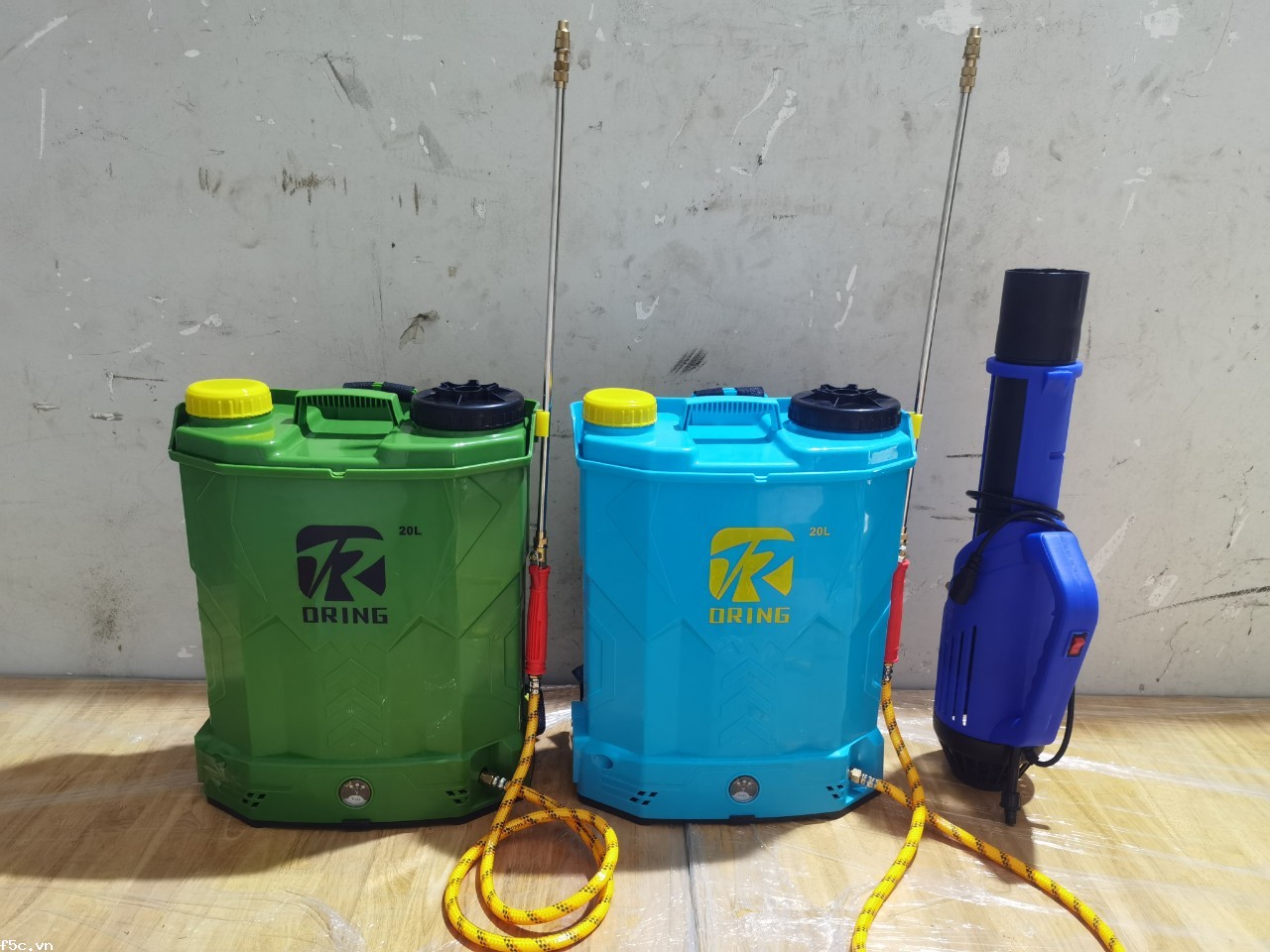 Máy phun thuốc khử trùng kèm súng phun Dring 20L