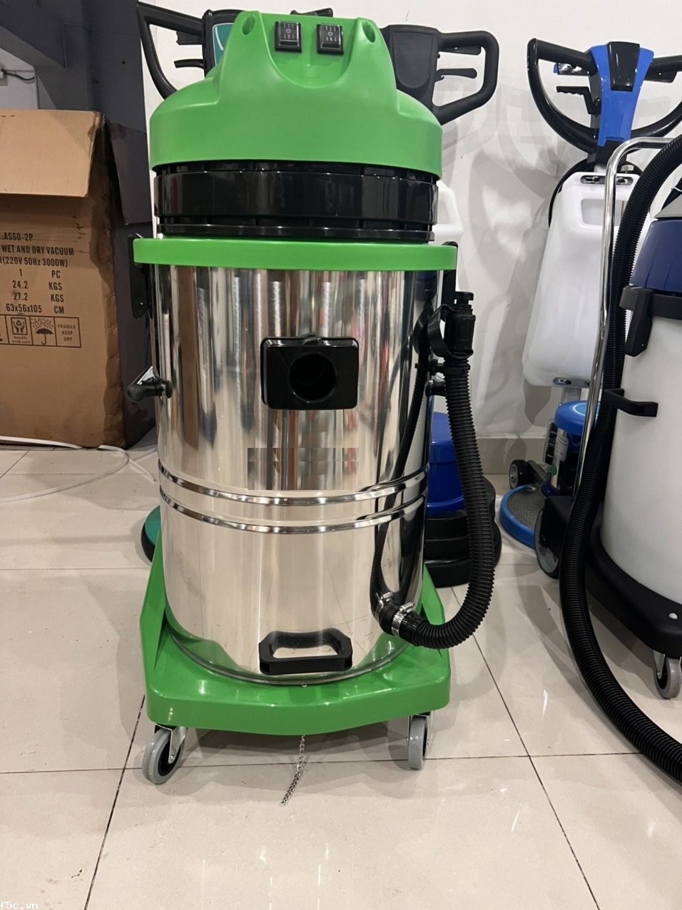 Máy hút bụi khô và ướt LifeClean LC 702J
