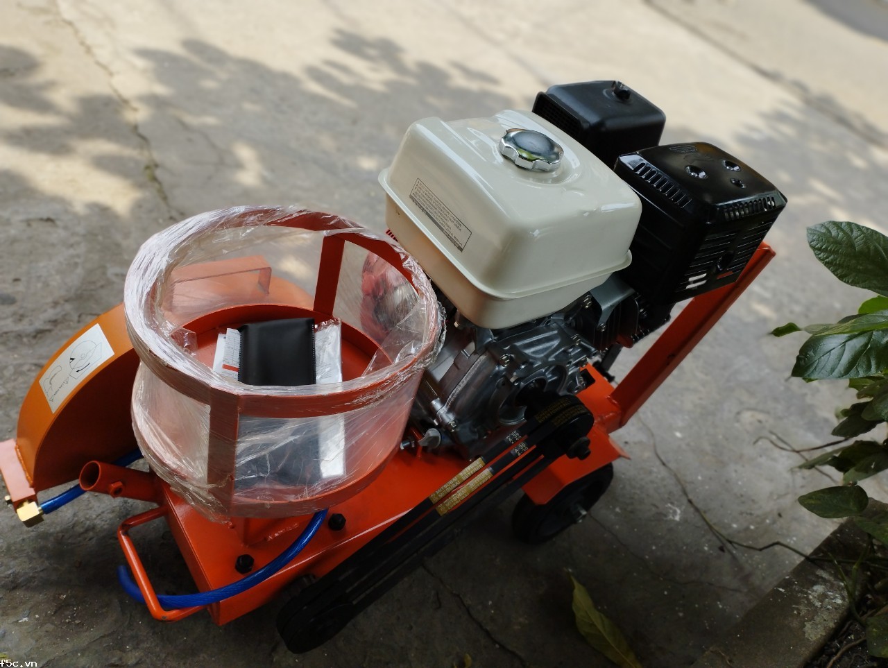 Máy cắt bê tông Vifuco KC15 gắn động cơ Honda GX390