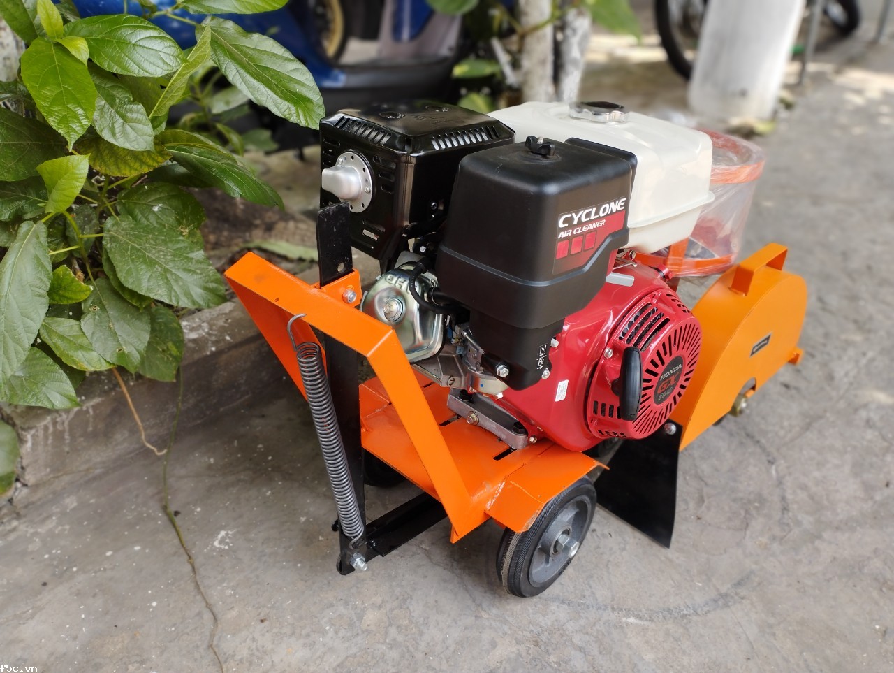 Máy cắt bê tông Vifuco KC15 gắn động cơ Honda GX390