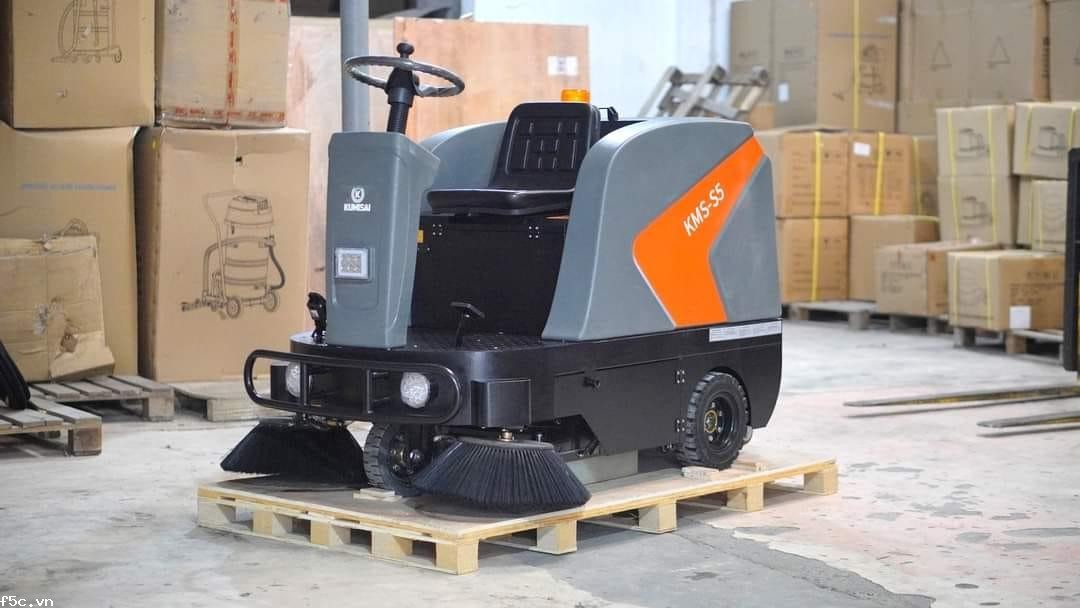 Xe quét rác ngồi lái Kumisai KMS-S5
