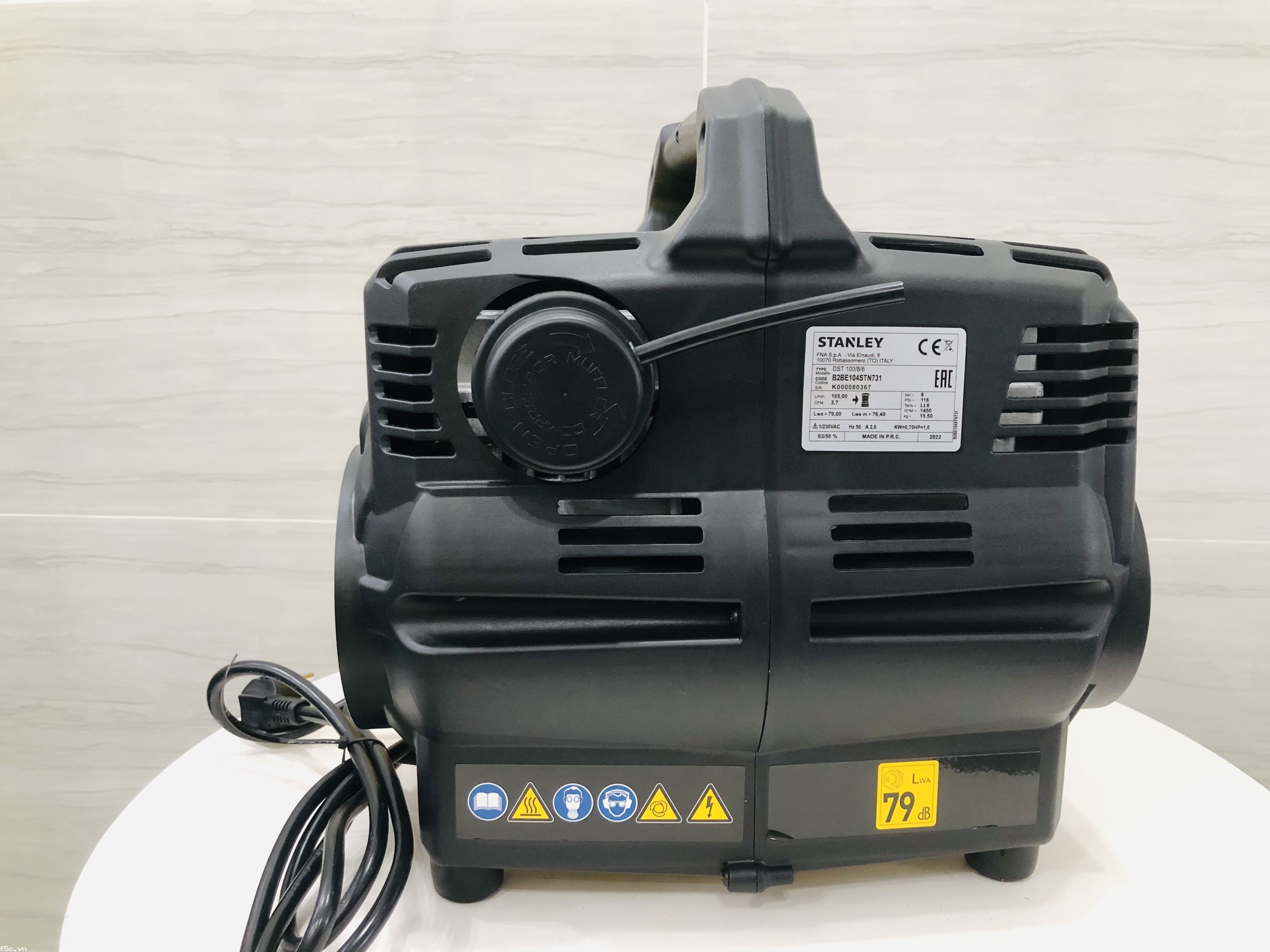 Máy nén khí không dầu 6L Stanley DST100/8/6