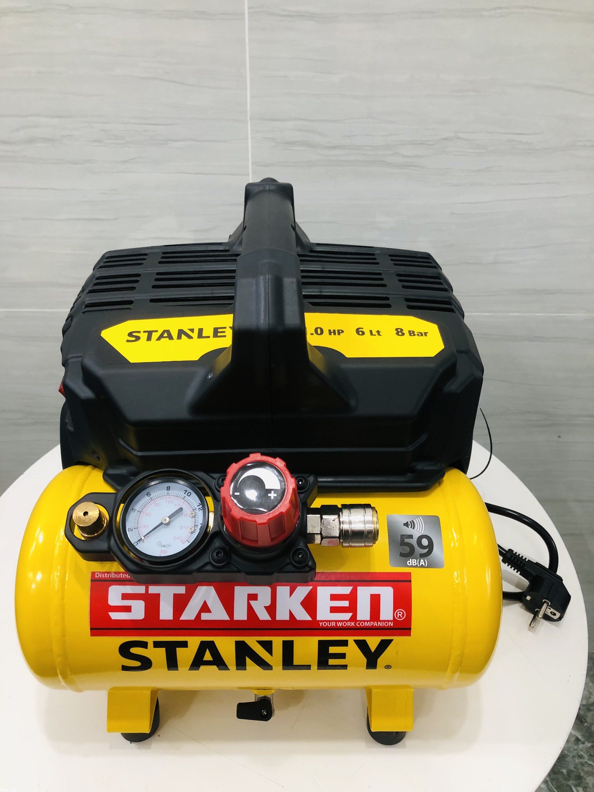 Máy nén khí không dầu 6L Stanley DST100/8/6
