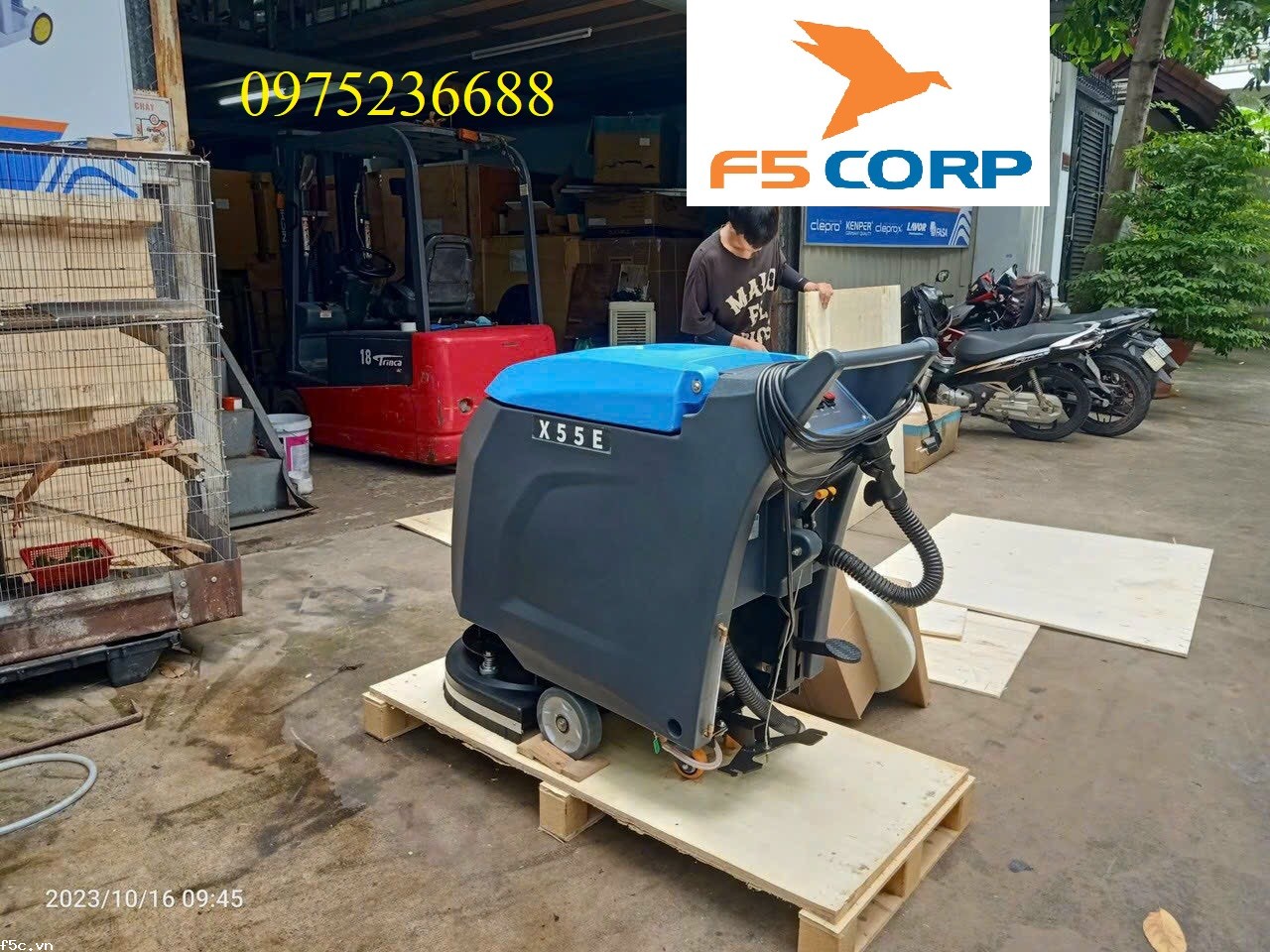 Máy chà sàn liên hợp công nghiệp Cleprox X55E