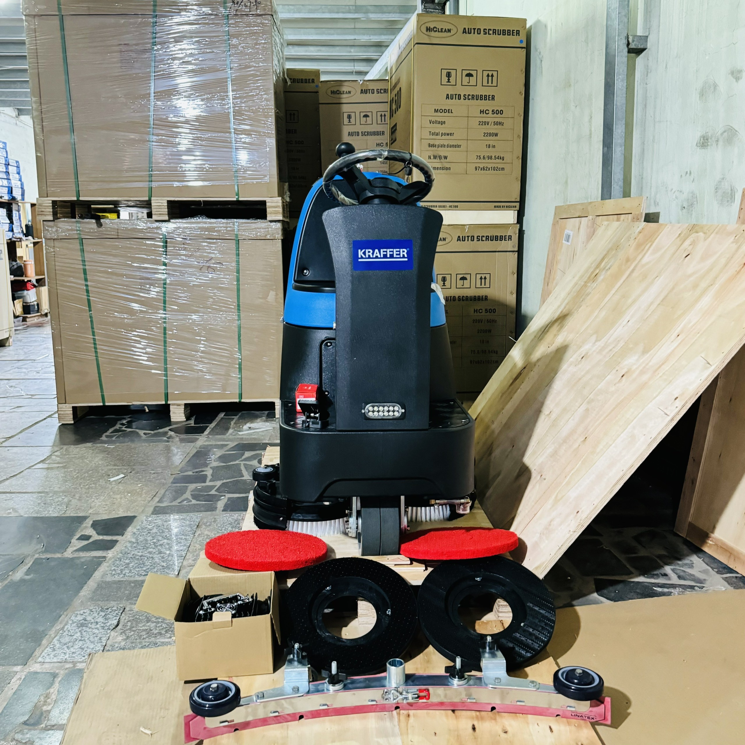 Máy chà sàn liên hợp ngồi lái Kraffer GM190B