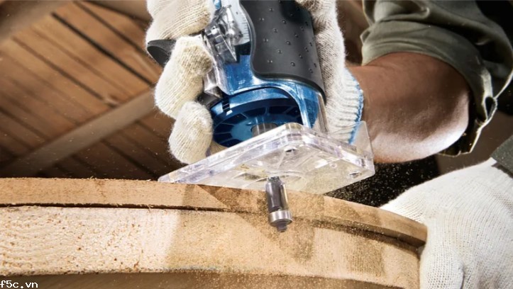 Bosch GKF 550 – Máy phay gỗ nhỏ gọn