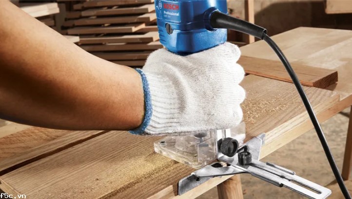 Bosch GKF 550 – Máy phay gỗ nhỏ gọn
