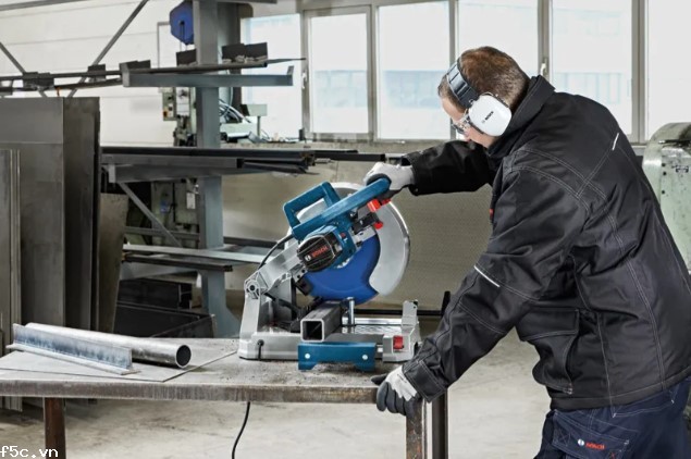 Máy cắt sắt inox 2000W Bosch GCD 12 JL