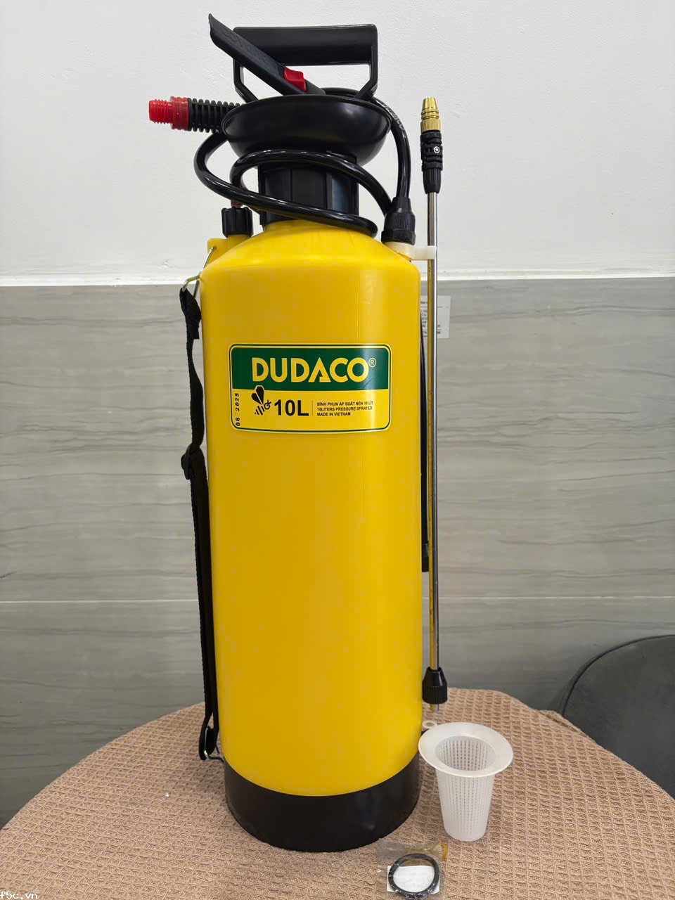 B10L/B1001 – Bình xịt Dudaco 10 lít có hộp, béc đồng gạt