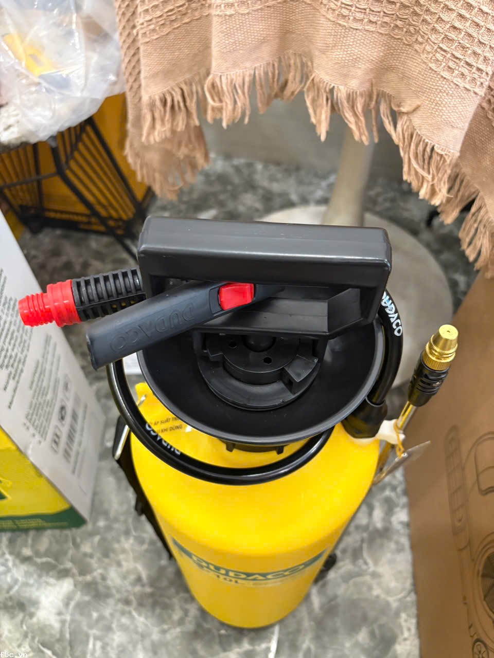 B10L/B1001 – Bình xịt Dudaco 10 lít có hộp, béc đồng gạt