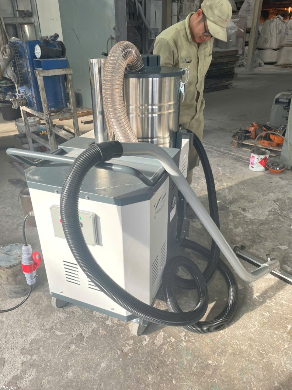 Máy hút bụi công nghiệp chuyên dụng Kumisai KMS100