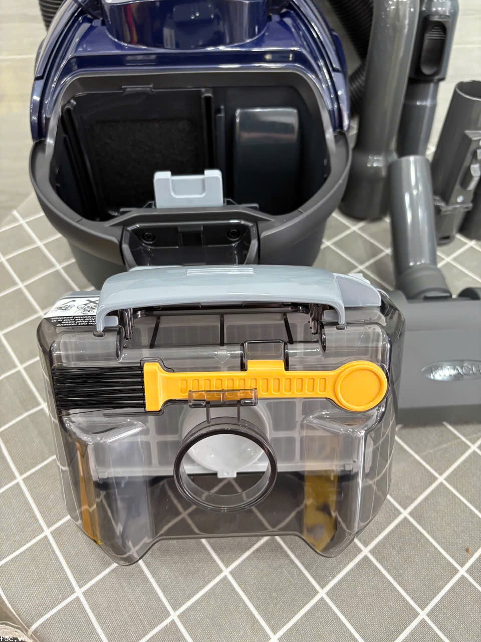 Máy hút bụi không túi Hitachi CV-SF16A  