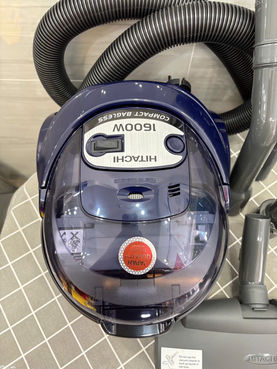 Máy hút bụi không túi Hitachi CV-SF16A  