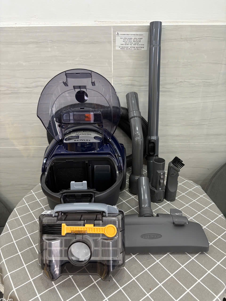 Máy hút bụi không túi Hitachi CV-SF16A  
