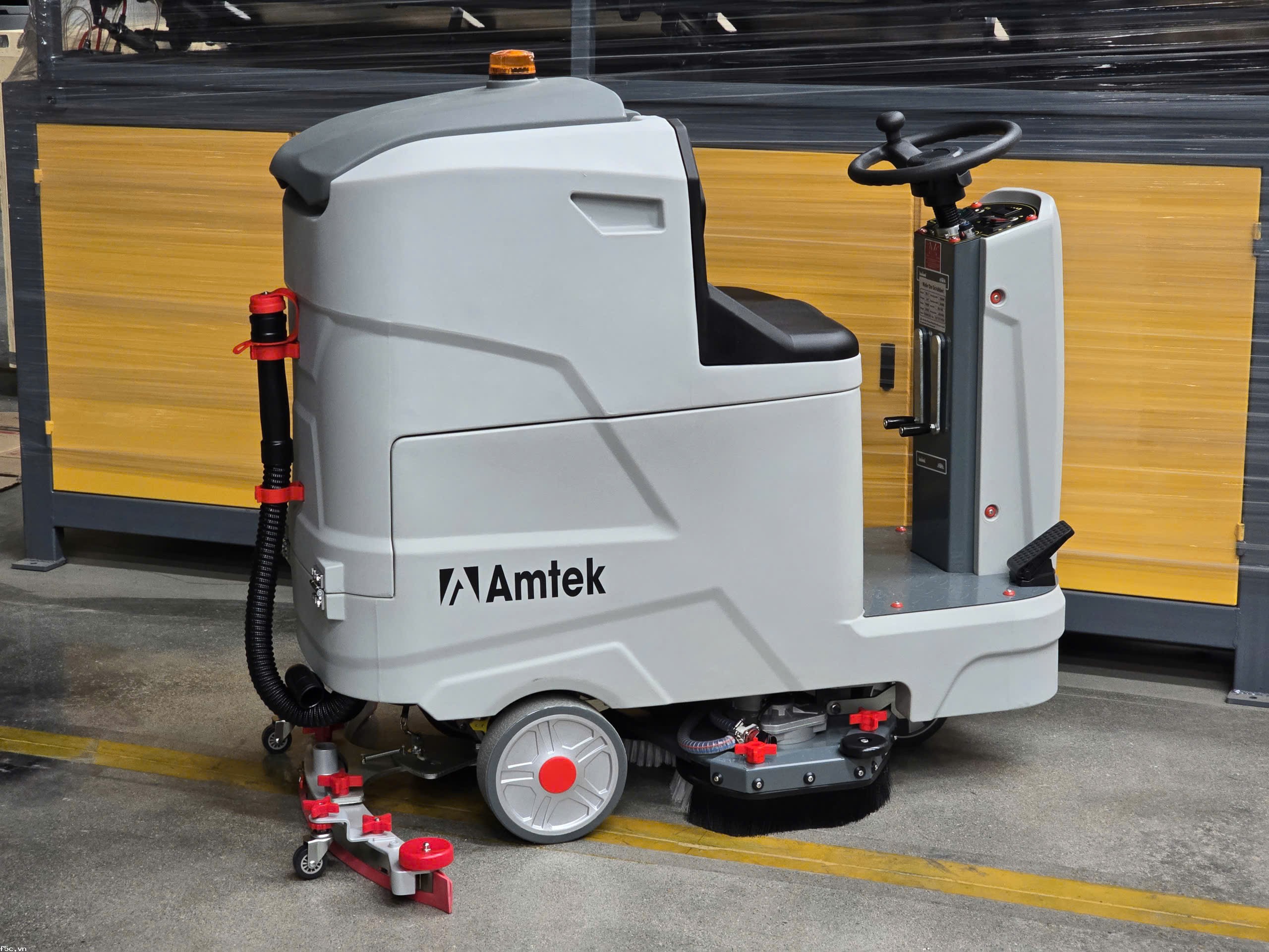 Máy chà sàn liên hợp ngồi lái AT-6W ( đã gồm acquy - sạc)